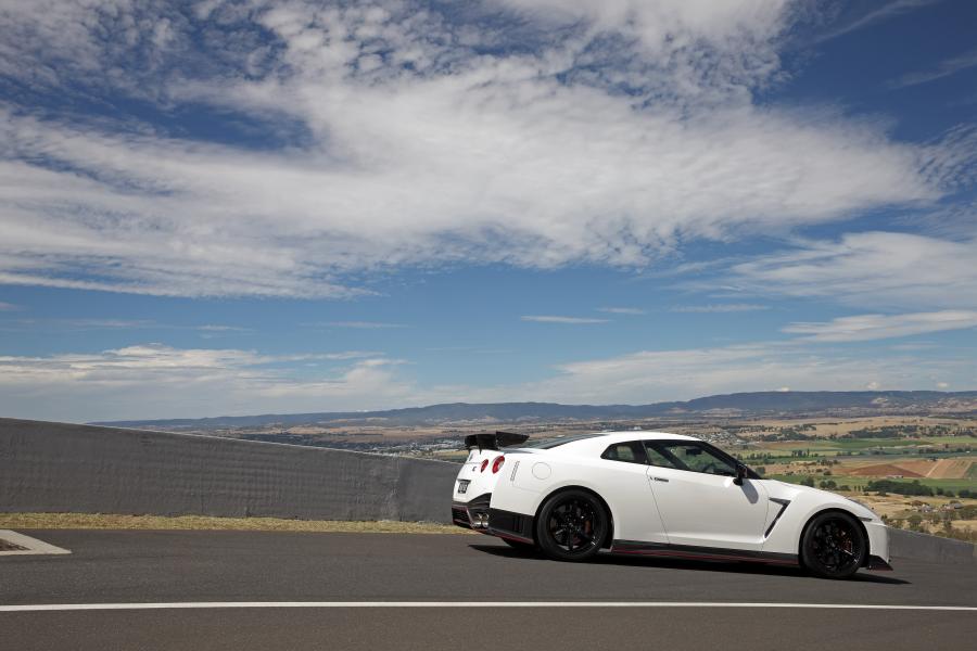  Nissan GT-R Nismo 2017 года  (AU) (фото 24 из 34)